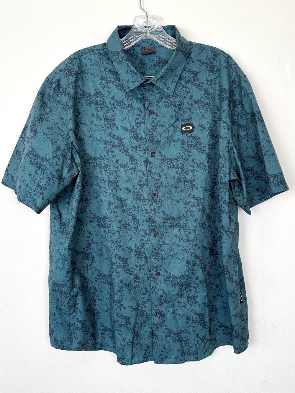 Oakley Size XL Regular Fit Teal Blue Abstract Print Button Up Short Sleeve Shirt